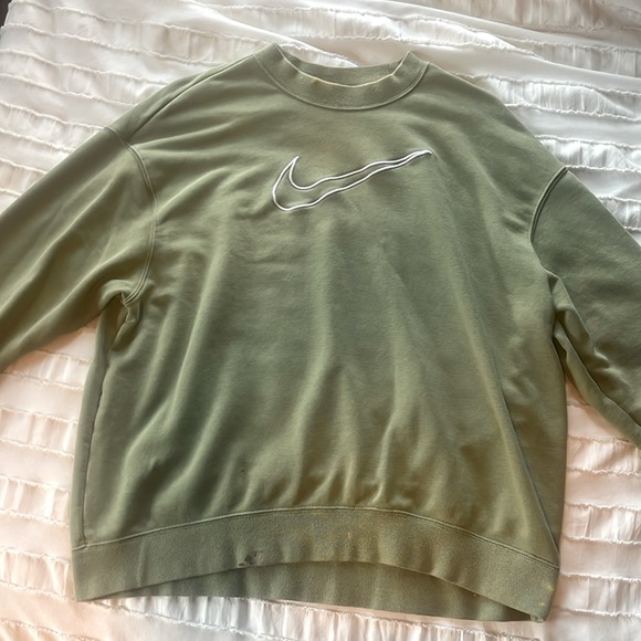 green nike crewneck 🫶🏼 - Picture 1 of 8